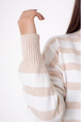 Светр жіночий